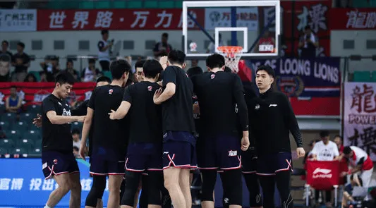 CBA季后赛八强G3：广州半场领先新疆18分